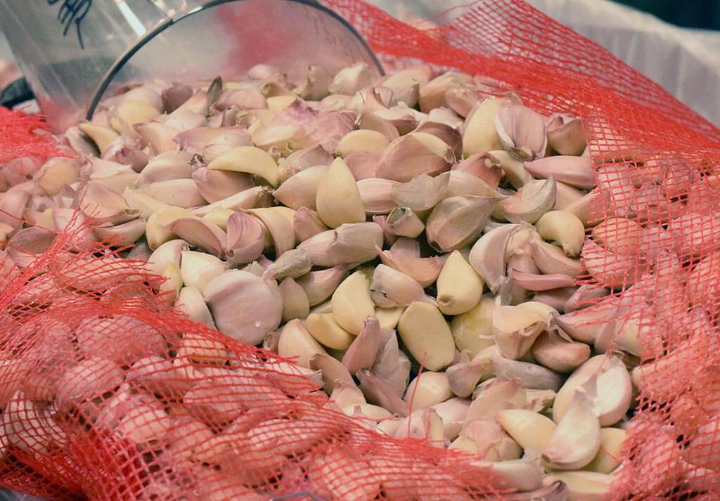 Bulk real garlic used in custom blend formulation