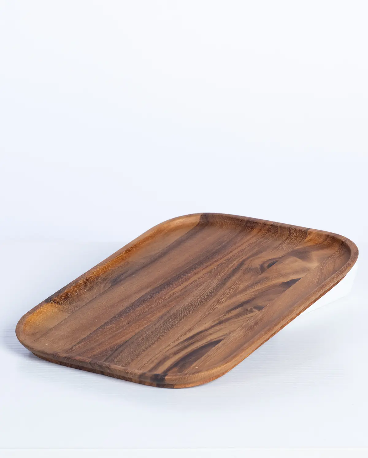 Wooden tray with smooth edges